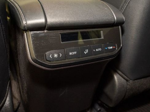 Used 2024 Toyota Highlander XSE image 8