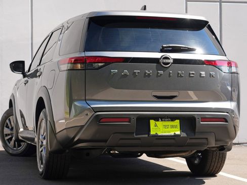 Used 2025 Nissan Pathfinder S FWD image 5
