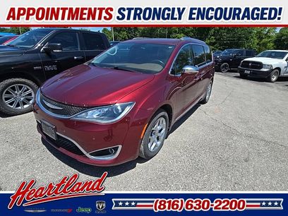 Used 2017 Chrysler Pacifica Limited w/ UConnect Theater Package