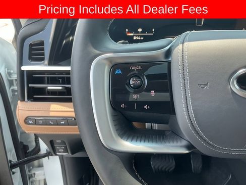 Used 2025 INFINITI QX80 Sensory AWD/4WD image 15