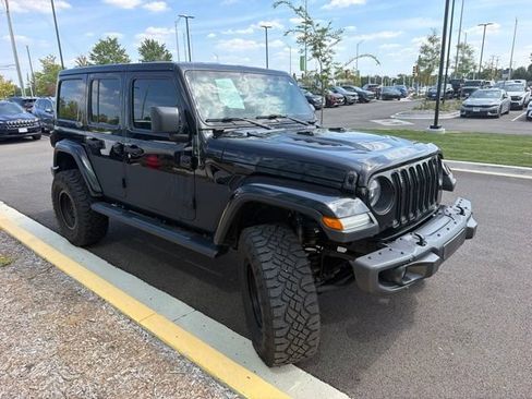 Used 2019 Jeep Wrangler Unlimited Sahara w/ Quick Order Package 24M Moab AWD/4WD image 11