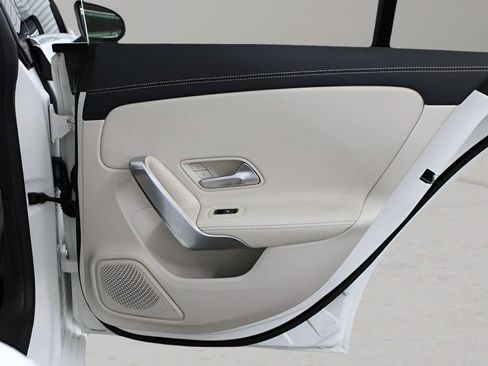 Used 2020 Mercedes-Benz CLA 250 image 11