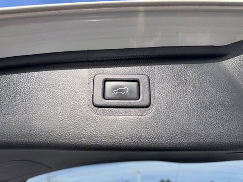 Used 2019 Subaru Outback 2.5i Limited w/ Popular Package #2 AWD/4WD image 9
