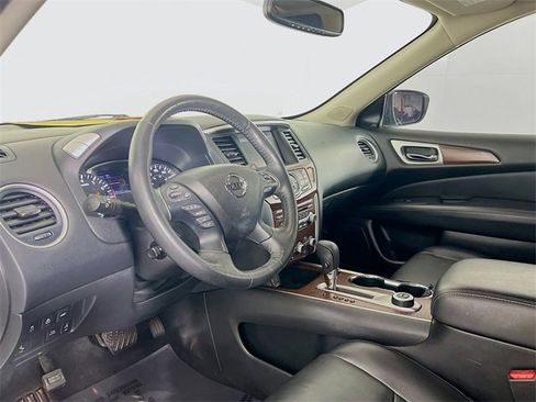 Used 2020 Nissan Pathfinder Platinum image 10