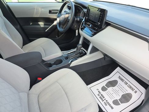 Certified 2022 Toyota Corolla Cross L image 18