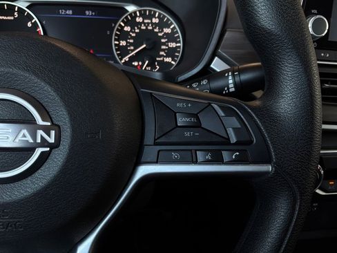 Used 2025 Nissan Altima 2.5 SV FWD image 33