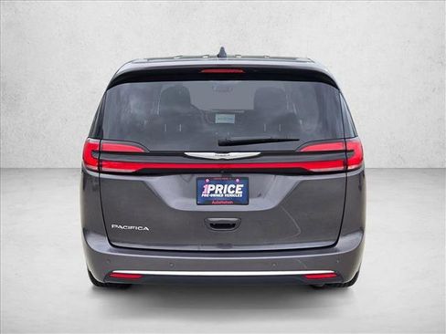 Used 2023 Chrysler Pacifica Touring-L FWD image 6