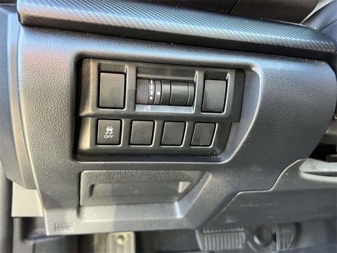 Used 2019 Subaru Crosstrek 2.0i w/ Eyesight System image 21