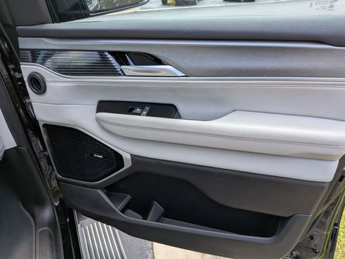 Used 2025 Jeep Wagoneer Series III w/ Premium Group I AWD/4WD image 25