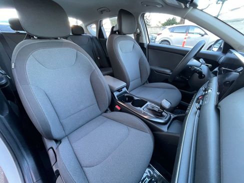 Used 2025 Kia K4 LXS image 36