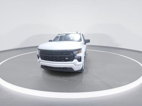 Used 2024 Chevrolet Silverado 1500 Custom image 2