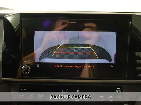 Used 2025 Toyota Camry LE w/ Convenience Package image 5