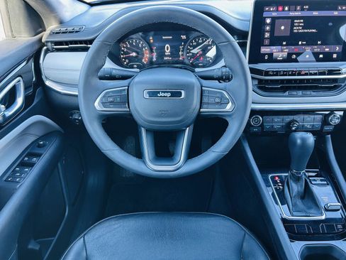 Used 2023 Jeep Compass Limited image 13