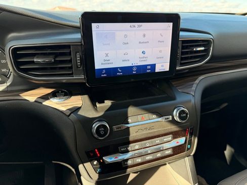 Used 2020 Ford Explorer Limited w/ Class III Trailer Tow Package image 17