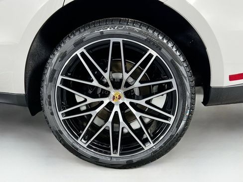 New 2026 Porsche Macan Base image 33