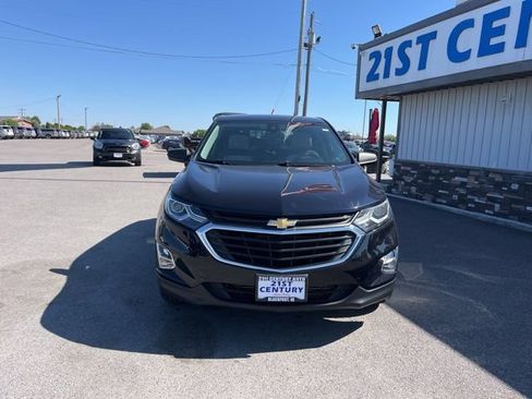Used 2020 Chevrolet Equinox LS w/ LS Convenience Package FWD image 2