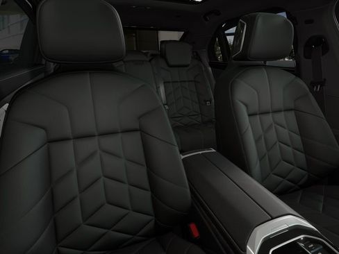 New 2026 BMW i7 eDrive50 w/ Executive Package image 40