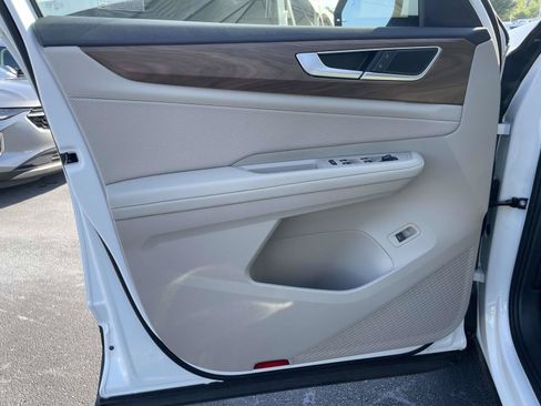Certified 2026 Volkswagen Atlas SE w/ Panoramic Sunroof Package FWD image 14