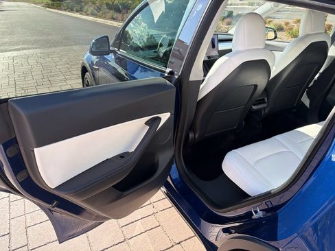 Used 2021 Tesla Model Y Long Range AWD/4WD image 9