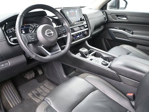 Used 2024 Nissan Pathfinder SL AWD/4WD image 2