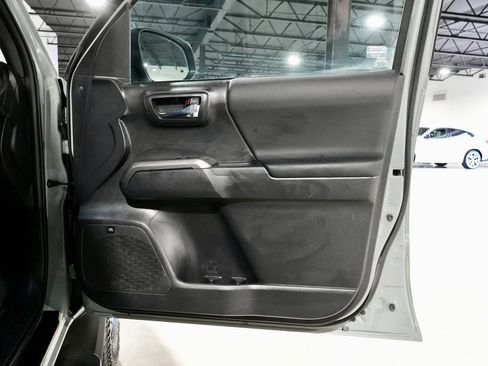 Used 2022 Toyota Tacoma TRD Off-Road w/ TRD Premium Off Road Package image 27