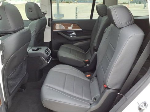 New 2026 Mercedes-Benz GLS 450 4MATIC image 17