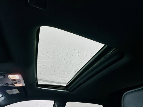 Used 2020 Toyota Tacoma Limited image 27