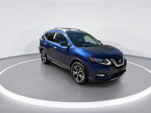 Used 2019 Nissan Rogue SV w/ Premium Package image 2
