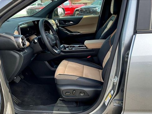 New 2026 Chevrolet Equinox ACTIV w/ Convenience Package III AWD/4WD image 9