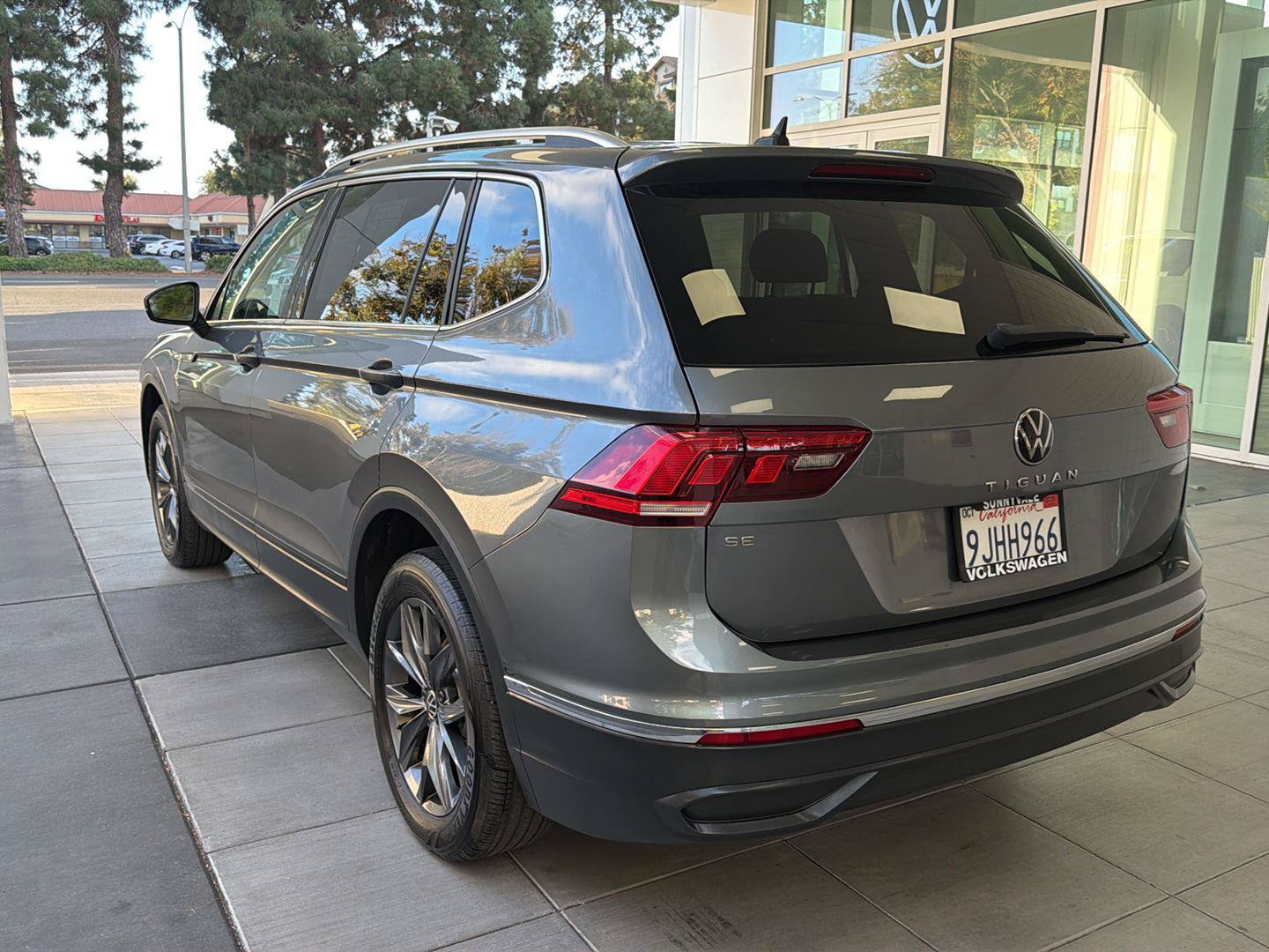 Certified 2023 Volkswagen Tiguan SE FWD image 3