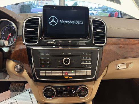 Used 2017 Mercedes-Benz GLS 550 4MATIC image 20