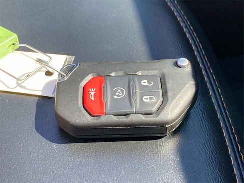 Used 2022 Jeep Wrangler Unlimited Sahara image 8