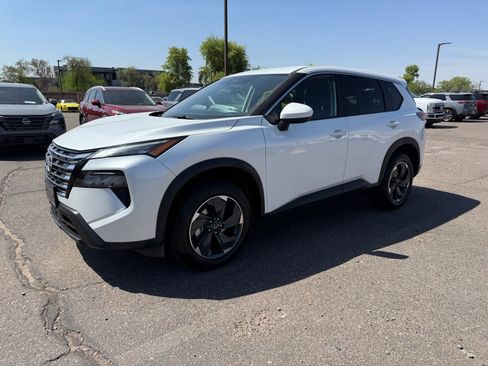 Certified 2025 Nissan Rogue SV image 1