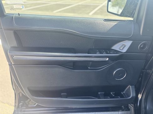 Used 2019 Ford Expedition Max XLT image 12