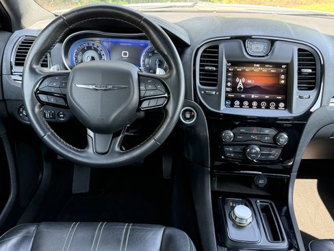 Used 2022 Chrysler 300 S RWD image 7