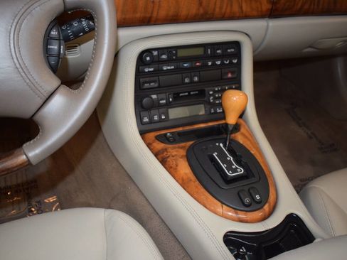 Used 1998 Jaguar XK8 Convertible image 25