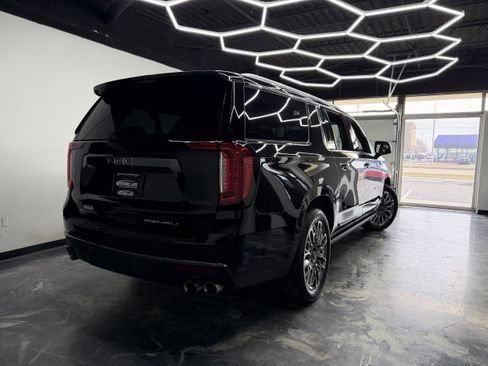 Used 2023 GMC Yukon XL Denali Ultimate image 3