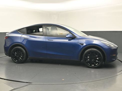 Used 2021 Tesla Model Y 2WD image 6
