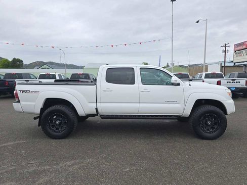 Used 2014 Toyota Tacoma 4x4 Double Cab w/ TRD Sport Package image 6