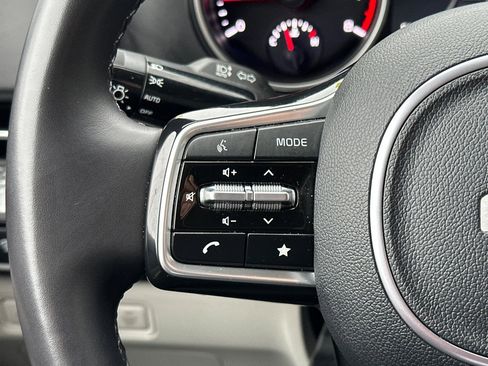 Certified 2024 Kia Carnival LX image 27