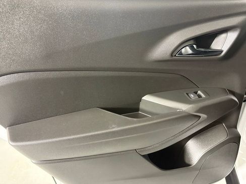 Used 2024 Chevrolet Trax RS w/ Driver Confidence Package image 32