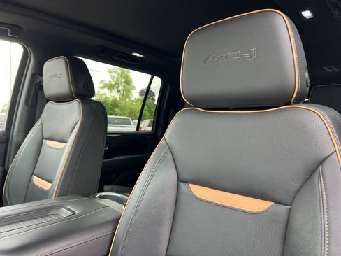 Used 2023 GMC Yukon XL AT4 w/ AT4 Premium Plus Package AWD/4WD image 14