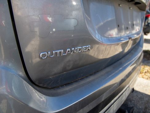 Used 2020 Mitsubishi Outlander SE image 11