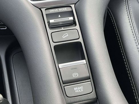 Used 2025 Honda HR-V EX-L image 32
