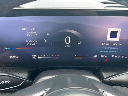 Used 2025 Buick Enclave Sport Touring image 9