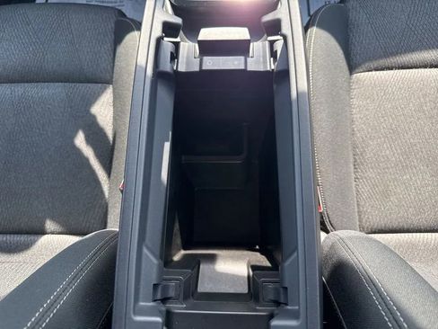 Used 2024 Nissan Rogue SV image 33