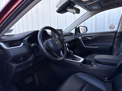 Used 2022 Toyota RAV4 XLE Premium image 14