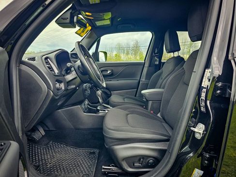 Used 2022 Jeep Renegade Altitude w/ Convenience Group AWD/4WD image 11