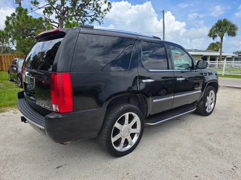 Used 2008 Cadillac Escalade Base AWD 4dr SUV image 7