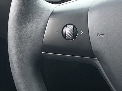 Used 2023 Tesla Model Y Long Range image 14